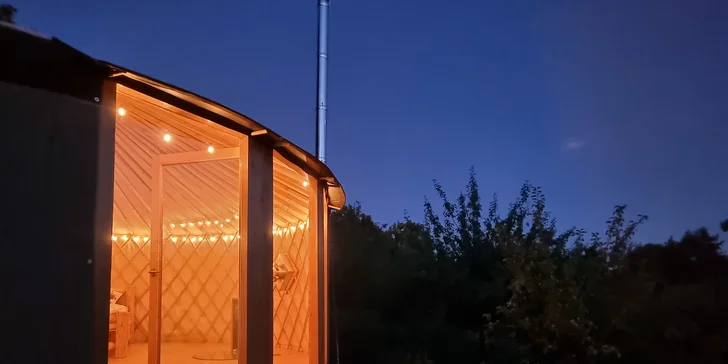 Jurta v Toulavě: areál statku uprostřed přírody a vyžití pro děti