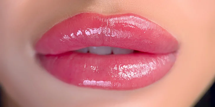 Nový permanentní make-up či korekce stávajícího: obočí, oční linky či rty