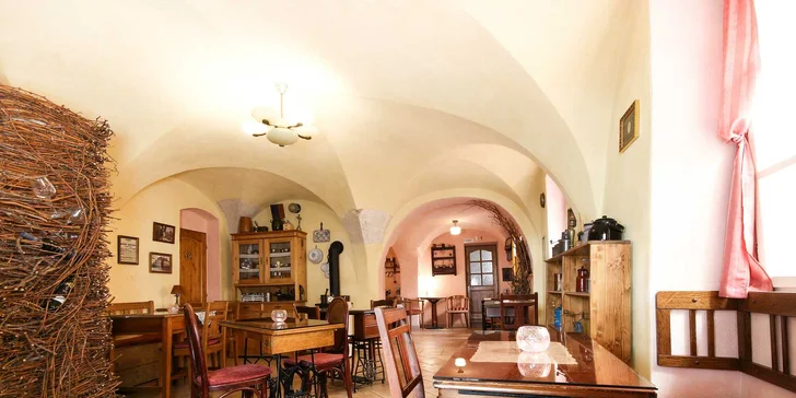 Pohoda v srdci Mikulova: víno, domácí dezerty a komfort s atmosférou první republiky