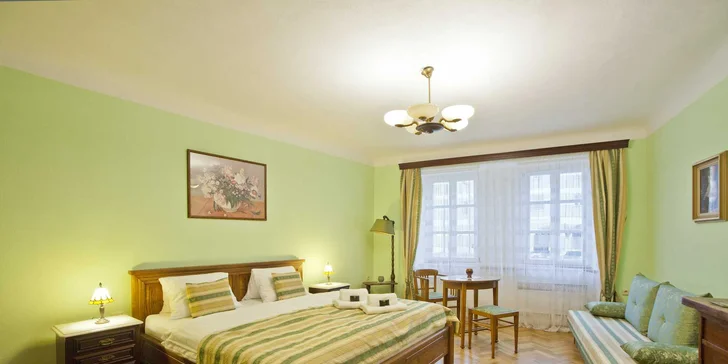 Pohoda v srdci Mikulova: víno, domácí dezerty a komfort s atmosférou první republiky