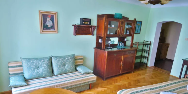 Pohoda v srdci Mikulova: víno, domácí dezerty a komfort s atmosférou první republiky