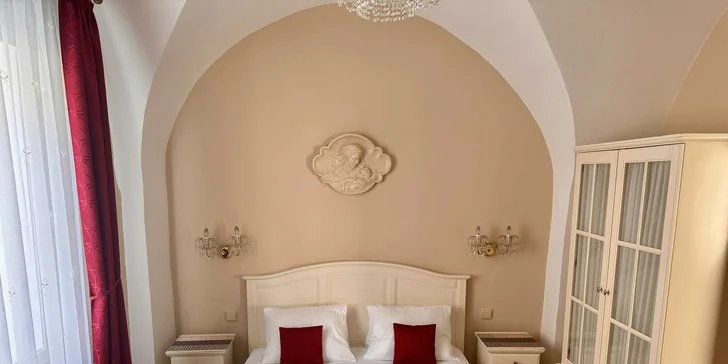 Pohoda v srdci Mikulova: víno, domácí dezerty a komfort s atmosférou první republiky