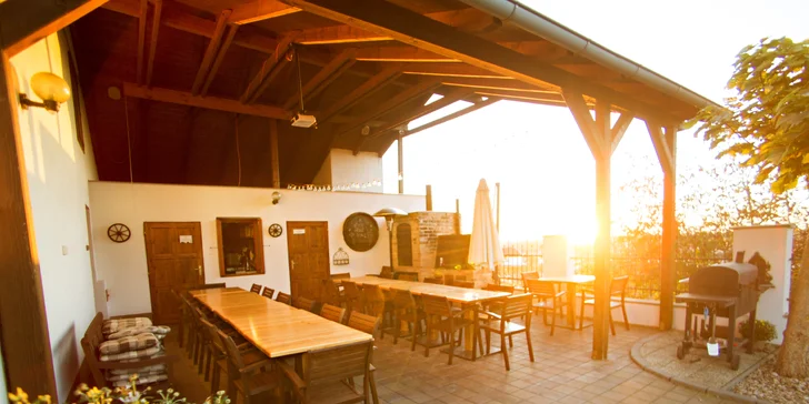 Pobyt na jižní Moravě: snídaně, neomezená konzumace sudového vína i bazén