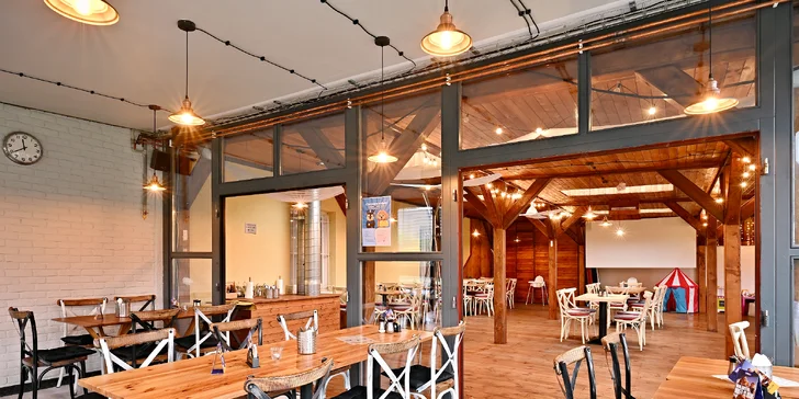 Masové prkno pro 2–4 osoby: steaky, žebra, křídla a přílohy