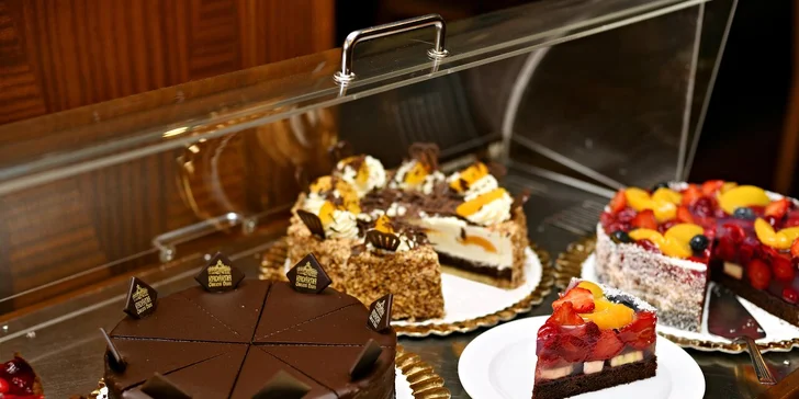 Káva a dort pro 2 osoby v nádherné secesní kavárně v Obecním domě