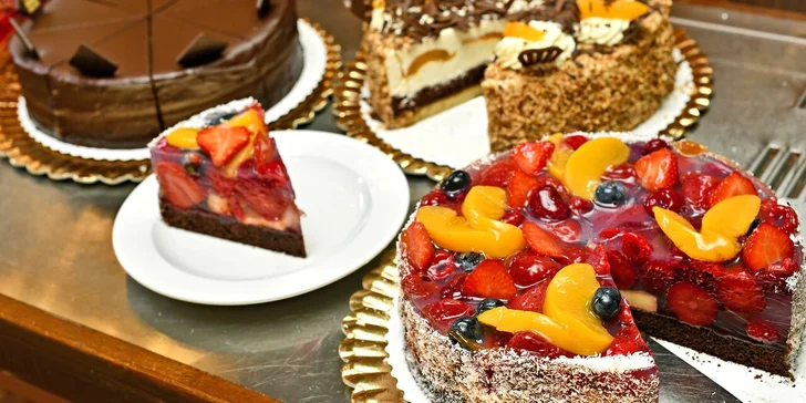 Káva a dort pro 2 osoby v nádherné secesní kavárně v Obecním domě