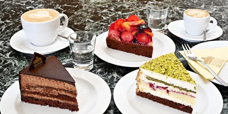 Káva a dort pro 2 osoby v nádherné secesní kavárně v Obecním domě