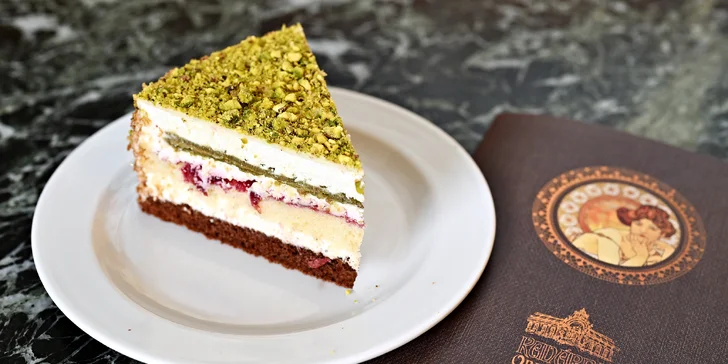 Káva a dort pro 2 osoby v nádherné secesní kavárně v Obecním domě