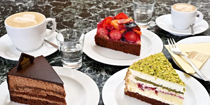 Káva a dort pro 2 osoby v nádherné secesní kavárně v Obecním domě