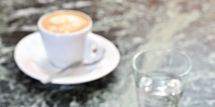 Káva a dort pro 2 osoby v nádherné secesní kavárně v Obecním domě