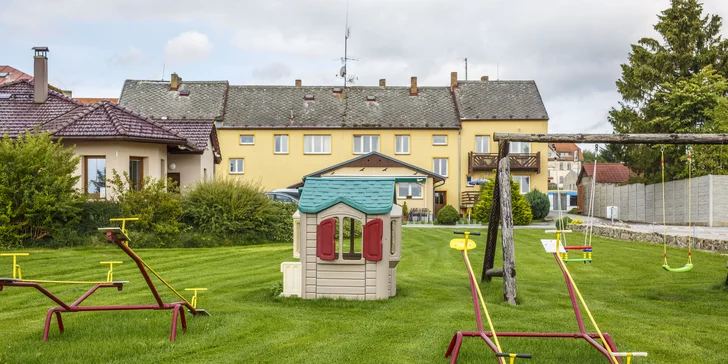 Dovolená na břehu Lipna: možnost snídaní, výlety, sport, v zimě běžky i sjezdovky