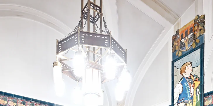 Česká klasika v Obecním domě na náměstí Republiky: tatarák či guláš z hovězího i pivo