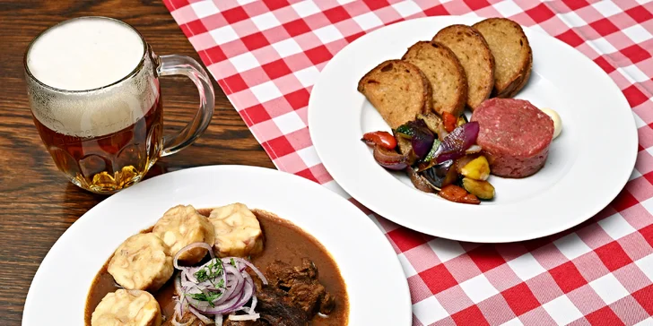 Česká klasika v Obecním domě na náměstí Republiky: tatarák či guláš z hovězího i pivo