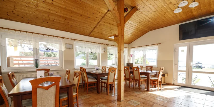 Dovolená na břehu Lipna: možnost snídaní, výlety, sport, v zimě běžky i sjezdovky