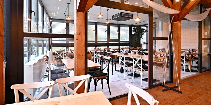 Masové prkno pro 2–4 osoby: steaky, žebra, křídla a přílohy