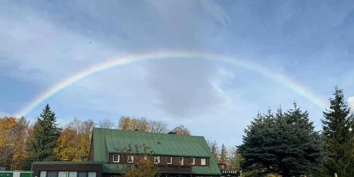 Chatová osada v polských Krkonoších: pokoje až pro 5 osob se snídaní, sauna