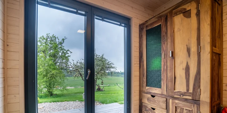 Chata v Českém ráji pro 2 osoby i relaxace v koupacím sudu a sauně