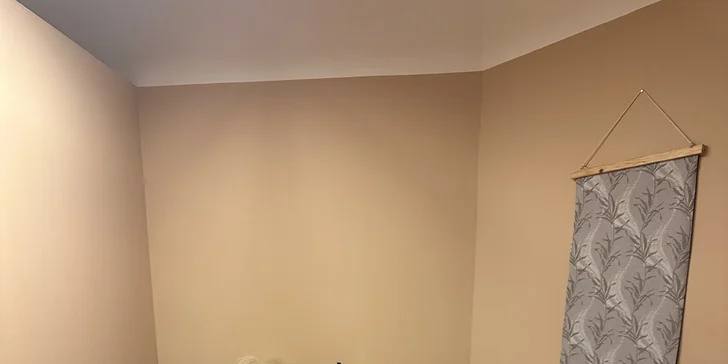 40–60 min. relaxu: masáž zad lávovými kameny nebo baňkování