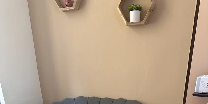 40–60 min. relaxu: masáž zad lávovými kameny nebo baňkování