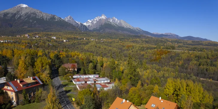 Apartmány v Dolním Smokovci se snídaní, sýrovým talířem a lahví vína