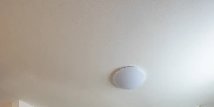 Apartmány v Dolním Smokovci se snídaní, sýrovým talířem a lahví vína