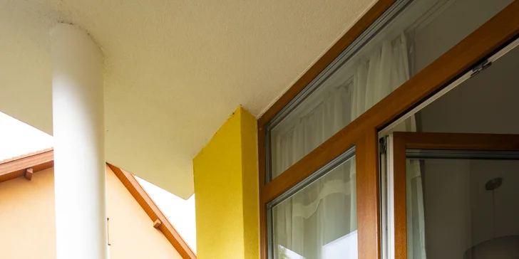 Apartmány v Dolním Smokovci se snídaní, sýrovým talířem a lahví vína