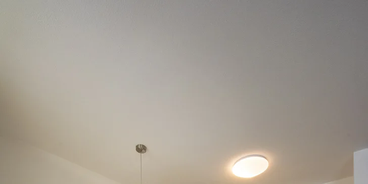 Apartmány v Dolním Smokovci se snídaní, sýrovým talířem a lahví vína