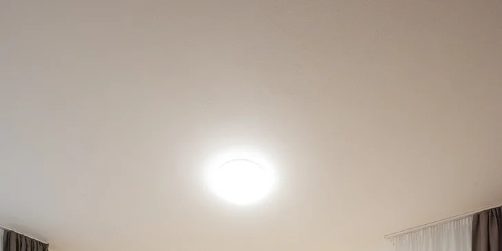 Apartmány v Dolním Smokovci se snídaní, sýrovým talířem a lahví vína