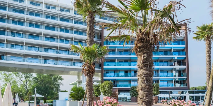Lido di Jesolo: 5* hotel s vlastní pláží a 70m bazénem, wellness, snídaně i lekce jógy