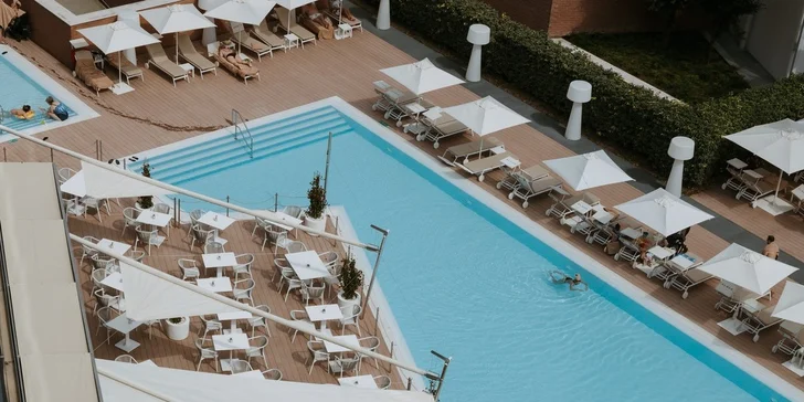 Lido di Jesolo: 5* hotel s vlastní pláží a 70m bazénem, wellness, snídaně i lekce jógy