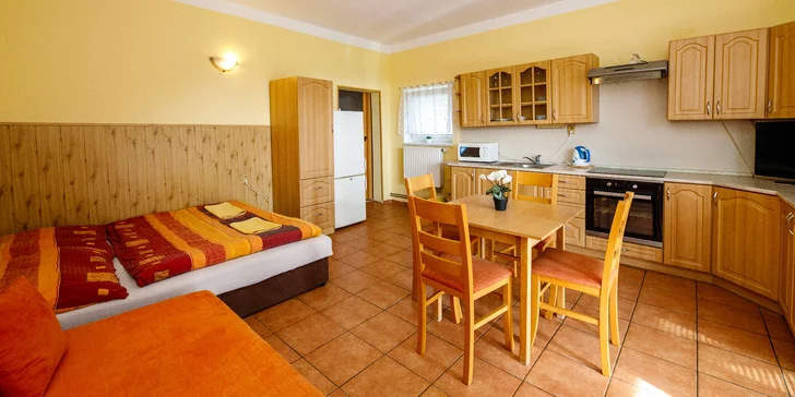 Dovolená na břehu Lipna: možnost snídaní, výlety, sport, v zimě běžky i sjezdovky