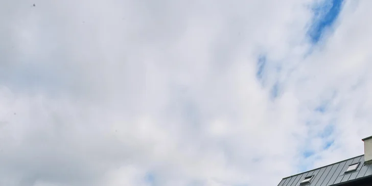 Aktivní pobyt v Jizerkách: hotel v Kořenově se snídaní a venkovním bazénem