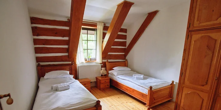 Aktivní pobyt v Jizerkách: hotel v Kořenově se snídaní a venkovním bazénem