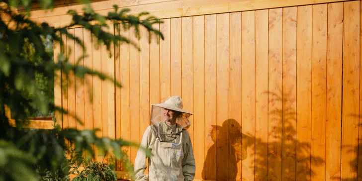 Včelařem na zkoušku vč. pobytu v apidomku a ochutnávky včelích produktů, pro 3 osoby