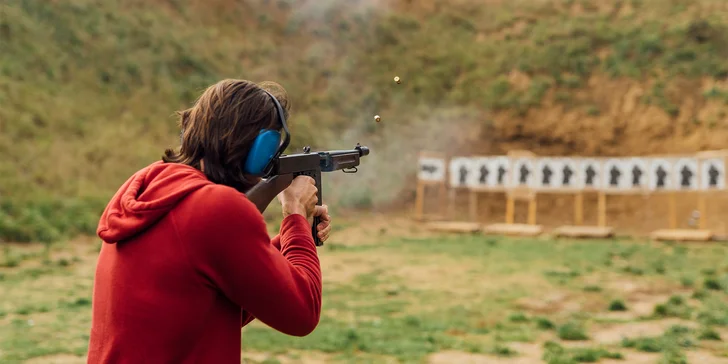 Dvojitá nálož adrenalinu: střelecké balíčky pro 1–2 osoby, až 19 zbraní a 186 nábojů