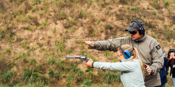 Dvojitá nálož adrenalinu: střelecké balíčky pro 1–2 osoby, až 19 zbraní a 186 nábojů