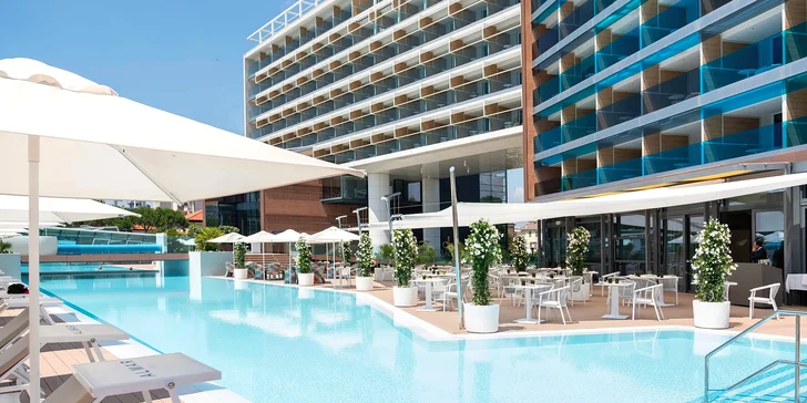 Lido di Jesolo: 5* hotel s vlastní pláží a 70m bazénem, wellness, snídaně i lekce jógy
