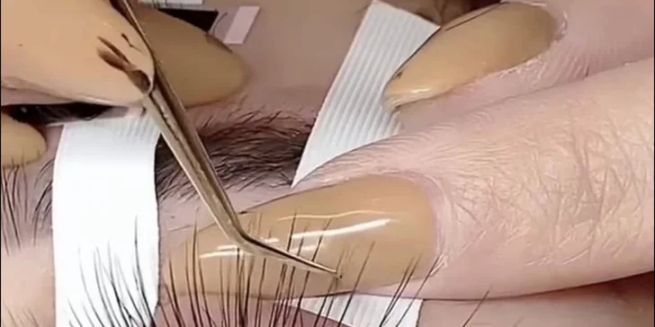 Permanentní make-up rtů i obočí pudrovou metodou či stínováním