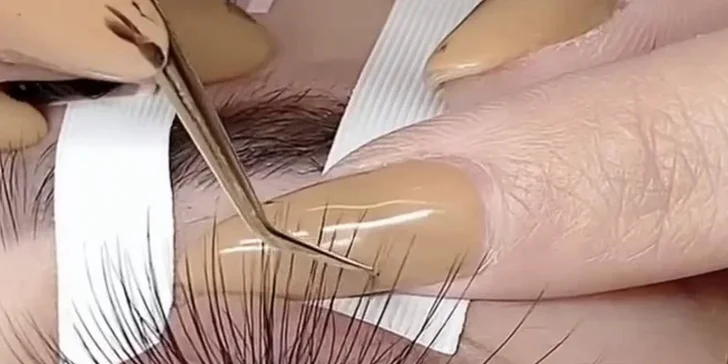 Permanentní make-up rtů i obočí pudrovou metodou či stínováním