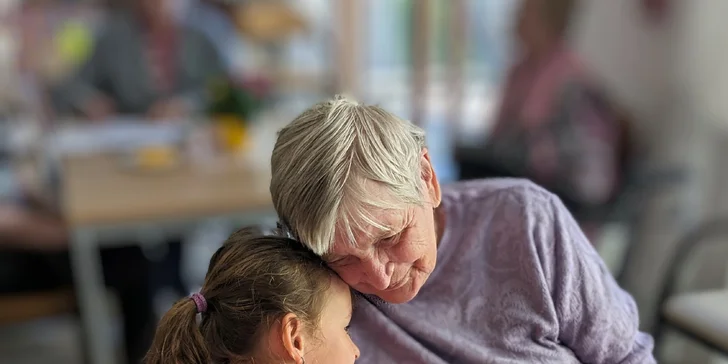 Ježíškova vnoučata: podpořte s námi organizace, které pečují o seniory a rozdávají jim radost