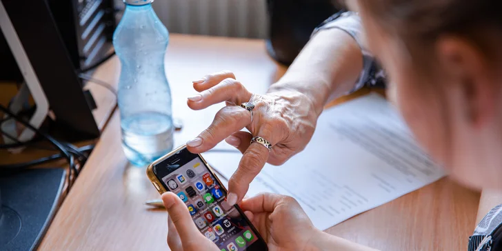 Ježíškova vnoučata: podpořte s námi organizace, které pečují o seniory a rozdávají jim radost