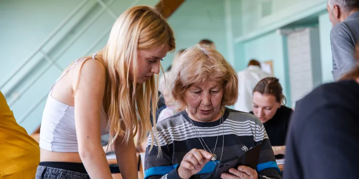 Ježíškova vnoučata: podpořte s námi organizace, které pečují o seniory a rozdávají jim radost