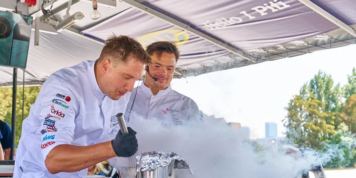 Adrenalinová romantika v oblacích nad Prahou: tapas, oběd či večeře od Dinner in the Sky