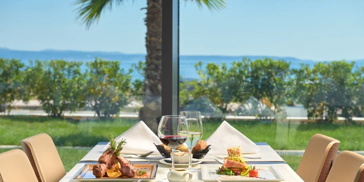 Chorvatský Split: 4* hotel u pláže, wellness, snídaně, plná či polopenze