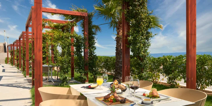 Chorvatský Split: 4* hotel u pláže, wellness, snídaně, plná či polopenze