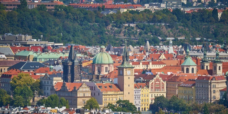 Adrenalinová romantika v oblacích nad Prahou: tapas, oběd či večeře od Dinner in the Sky