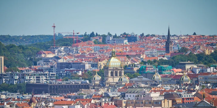 Adrenalinová romantika v oblacích nad Prahou: tapas, oběd či večeře od Dinner in the Sky