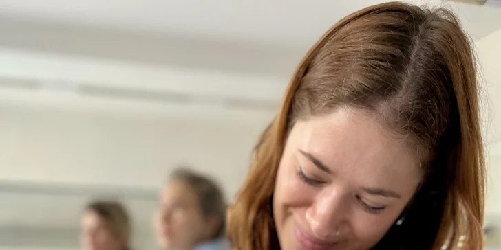 Jóga, smích a štěňátka – zážitek, který si zamilujete