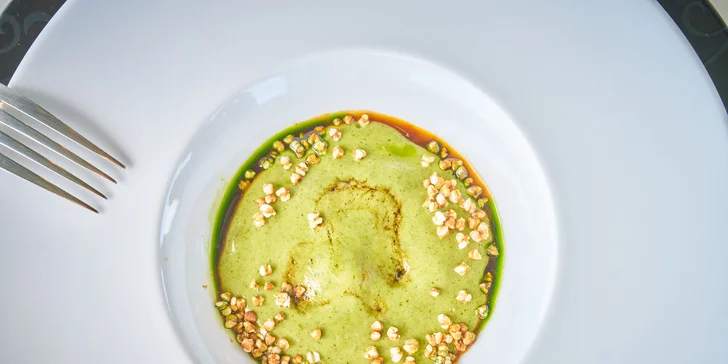 Adrenalinová romantika v oblacích nad Prahou: tapas, oběd či večeře od Dinner in the Sky