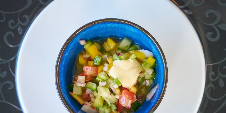 Adrenalinová romantika v oblacích nad Prahou: tapas, oběd či večeře od Dinner in the Sky